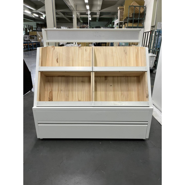 Liquor Store Display Shelving_2_-Qiao Song.jpg